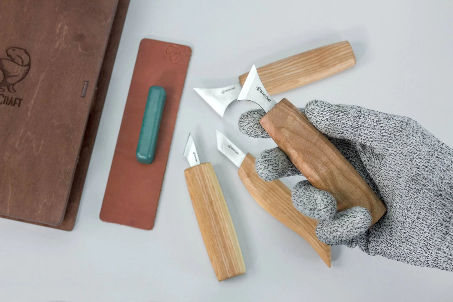 BeaverCraft S05 book - Chip Wood Carving Knives Set in a Book Case
