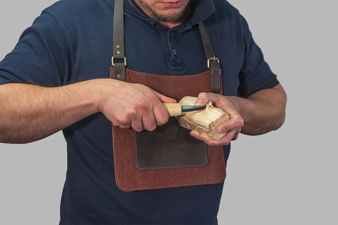 BeaverCraft AP5 – Adjustable Leather Carving Bib for Chest Protection