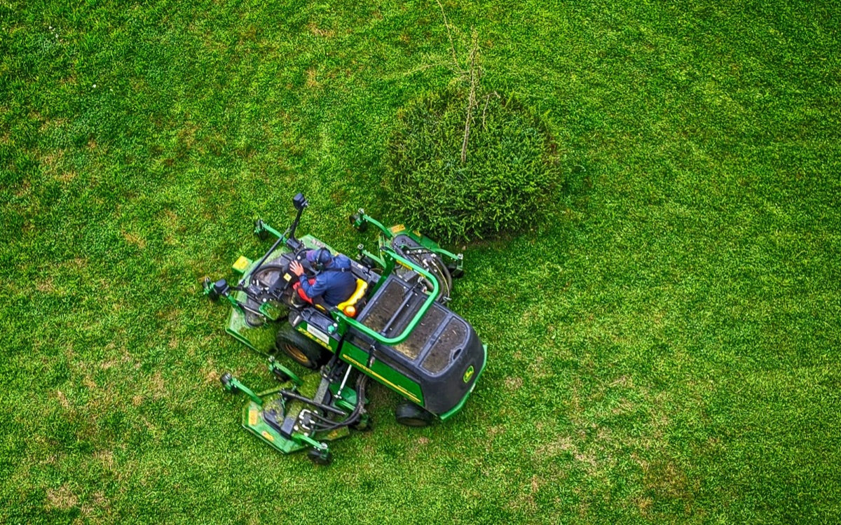 Mowing & landscaping, Husqvarna front mower in action